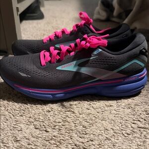 Brooks Women's Black and Pink Athletic Shoes